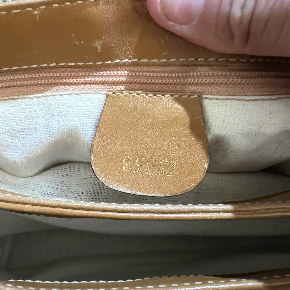 Authentic vintage Gucci Crossbody Purse - Picture 6 of 10